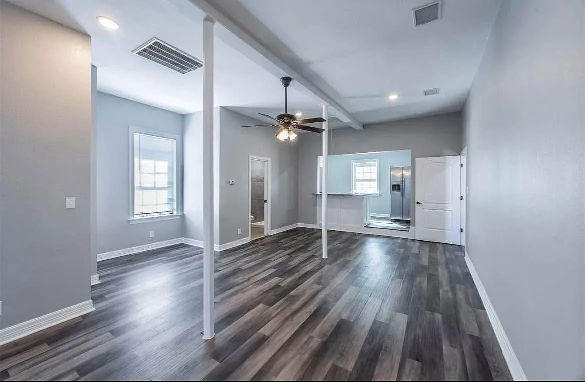 2 bed, 978 sqft, $1,350 — Photo 2