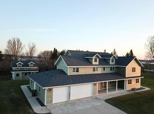 310 7th St SW, Roseau, MN 56751