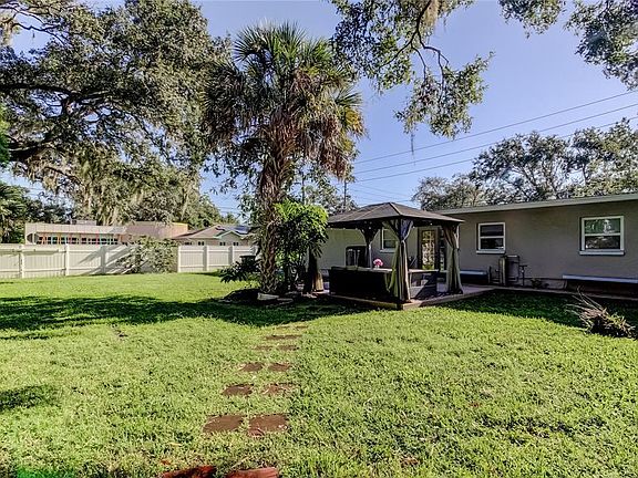 3rd image of 375 10TH AVENUE N