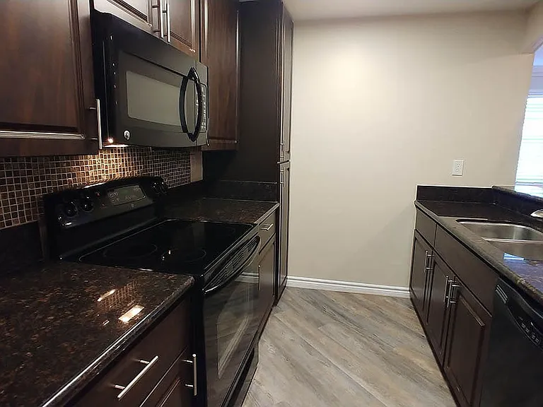 Villa De Adel Apts — Photo 51
