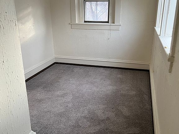 5th image of 105 Yellowstone Ave APT 3