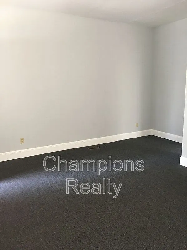 2 bed, 1.0 bath, $900 — Photo 2