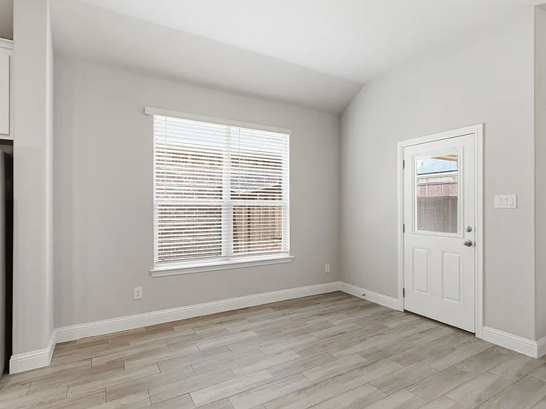 1017 Almond St — Photo 8