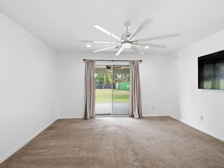 10924 SW 48th Ter — Photo 14