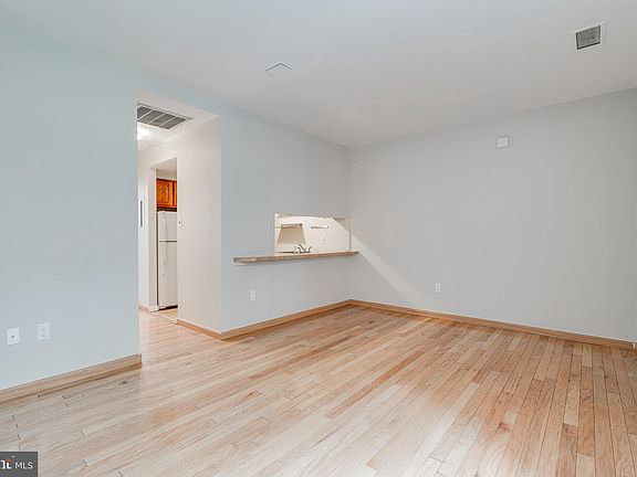 4th image of 130-36 N Bread St #124