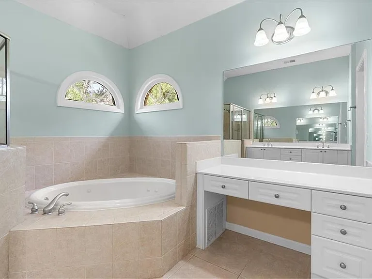 350 Wembley Cir — Photo 13