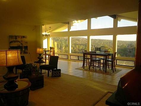 Casual living area, dining area, views!