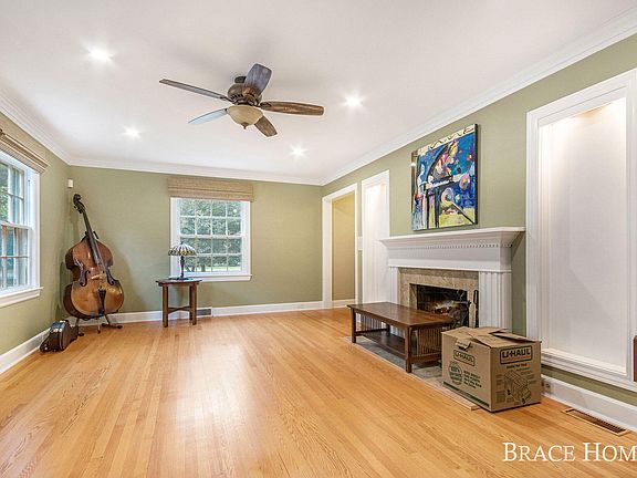 4th image of 954 Oakleigh Ave NW