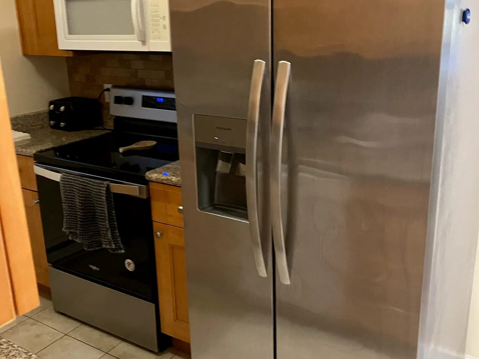 2 bed, 1000 sqft, $1,750 — Photo 3