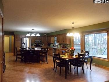 4th image of 375 Carol Way