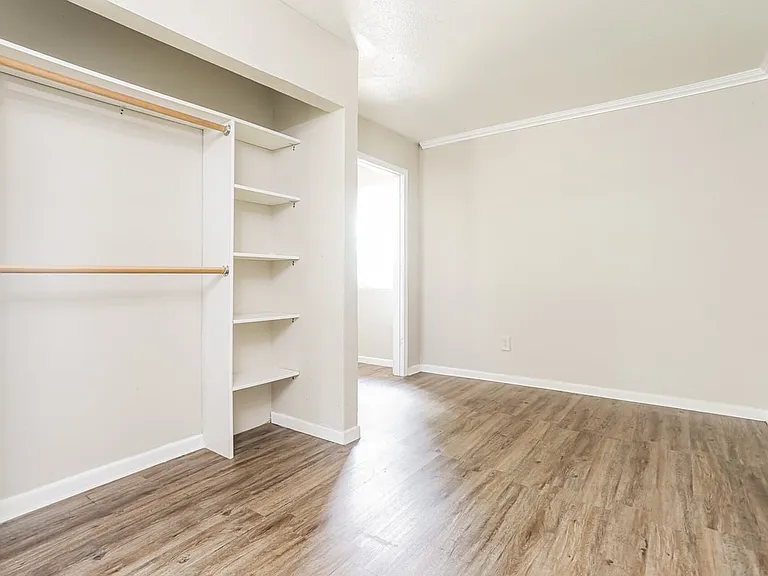 937 Brown Ave — Photo 4