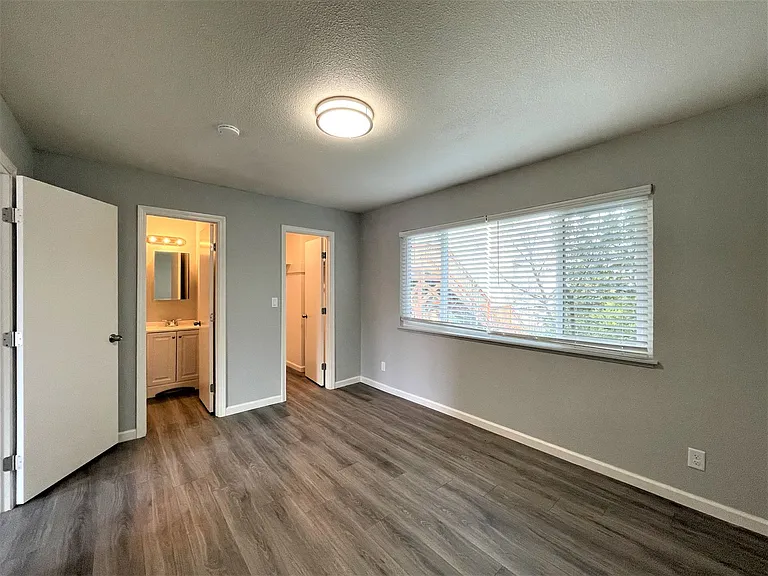 940 N San Joaquin Street — Photo 8