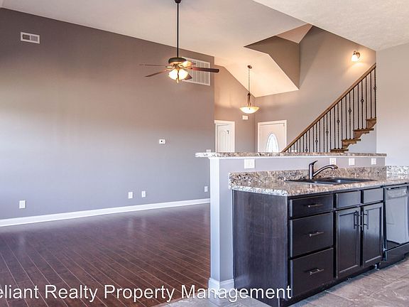 5th image of 1057 Henry Place Blvd