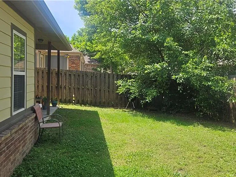 2637 N Sierra Ave — Photo 21
