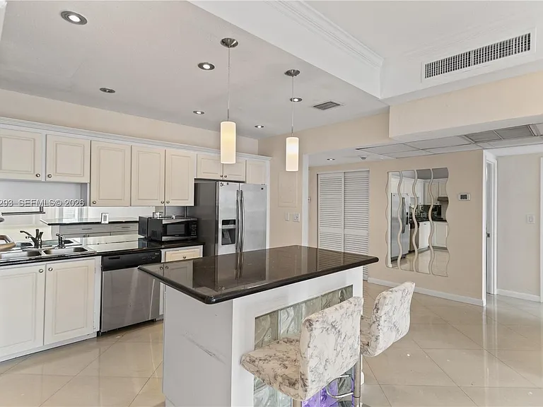 19390 Collins Ave #17 — Photo 8
