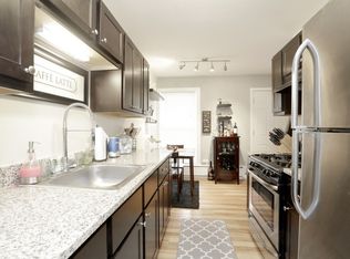 21 N Main St APT 2A, Glen Ellyn, IL 60137