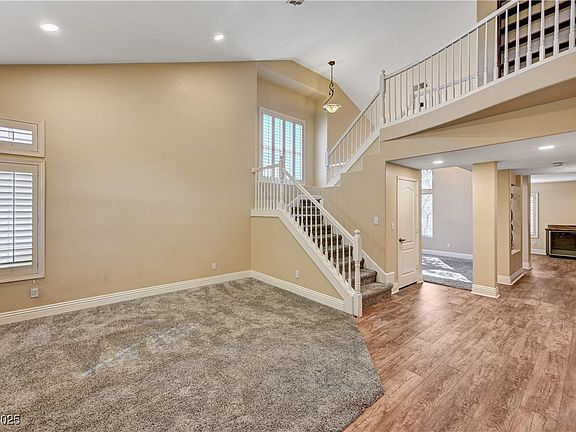5th image of 8833 Valley Creek Dr