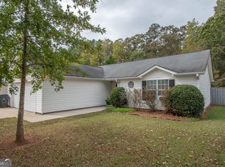 37 Canterbury Dr, Grantville, GA 30220