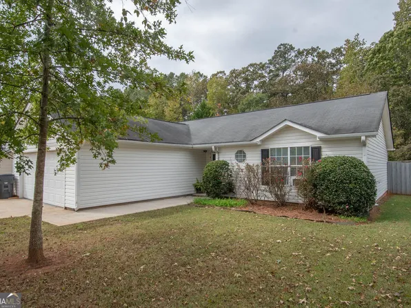 37 Canterbury Dr, Grantville, GA 30220