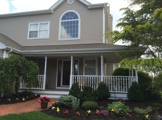 25 Wharton Pl, Melville, NY 11747