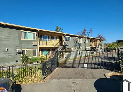 1220 Dana Dr #V — Photo 2