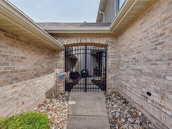 2nd image of 1303 Hunt Club Dr