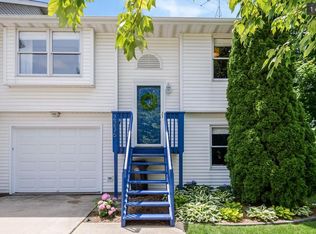 2236 Oakleaf St, Coralville, IA 52241