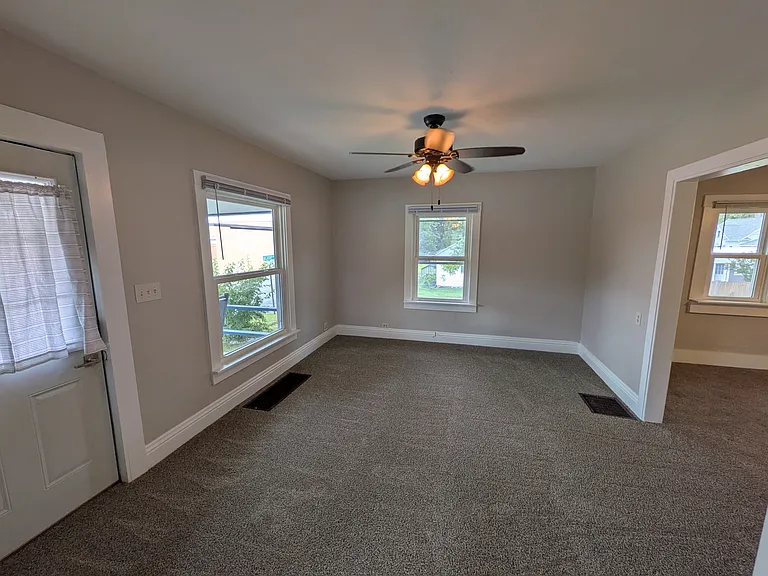 1102 Hickory St — Photo 2