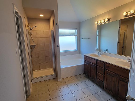 5th image of 901 Jodie Dr