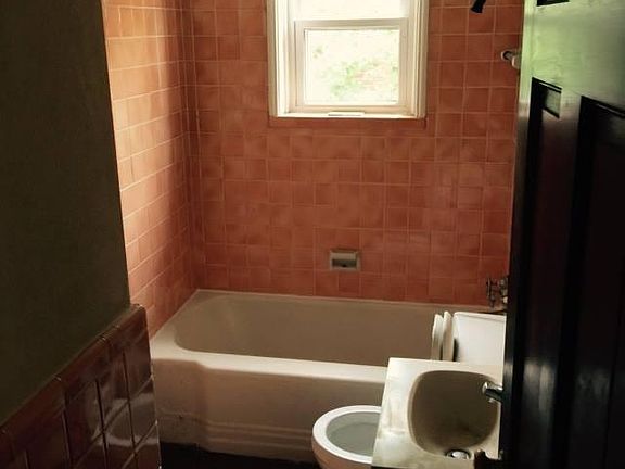 5th image of 7454 Leadale Dr