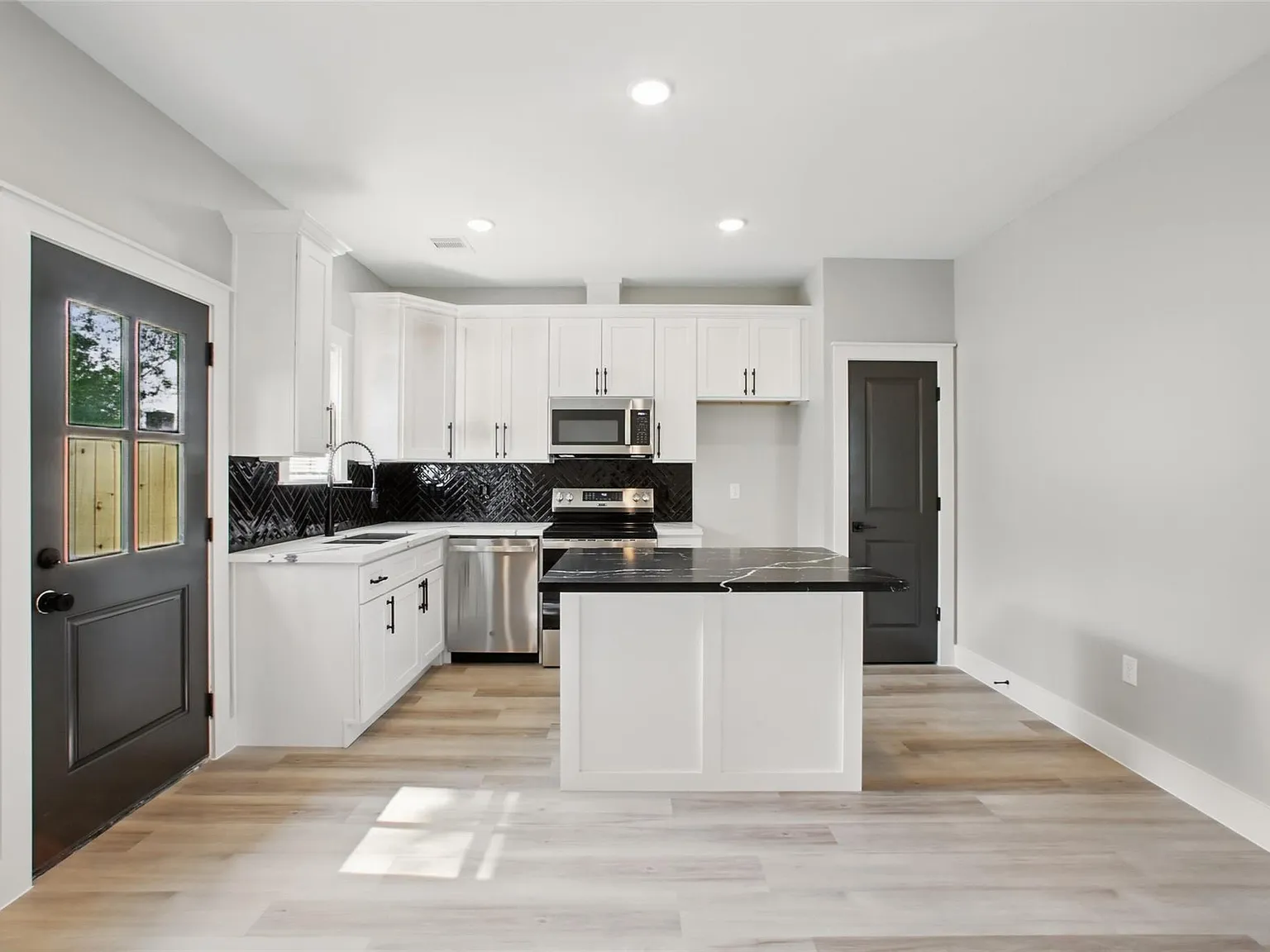 2 bed, 2.5 bath, 1320 sqft, $1,650 — Photo 4