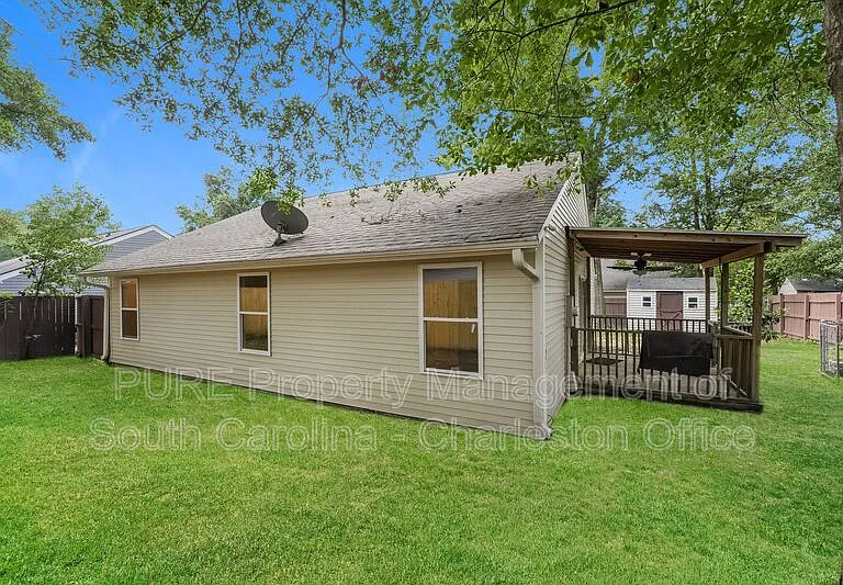 312 Macgregor Dr — Photo 2
