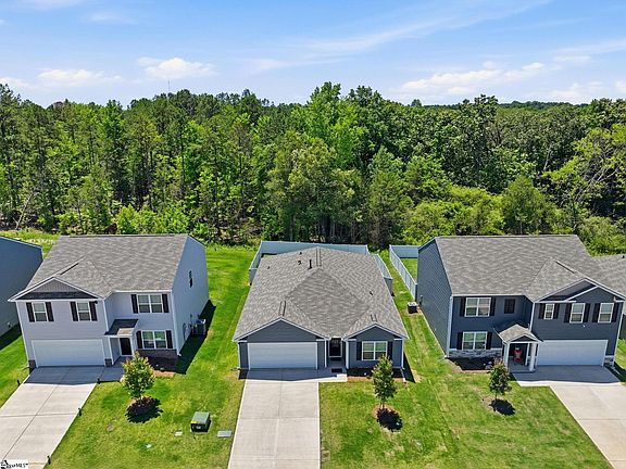 3rd image of 302 Roocroft Ct