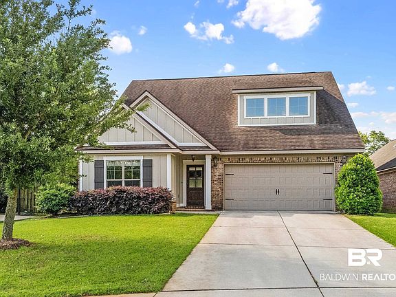 2nd image of 220 Hawthorne Cir