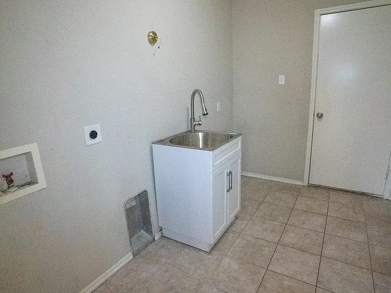 809 Mockingbird Dr — Photo 9