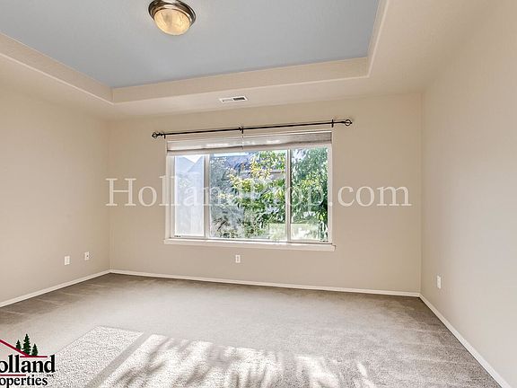 5th image of 484 NE Caden Ave