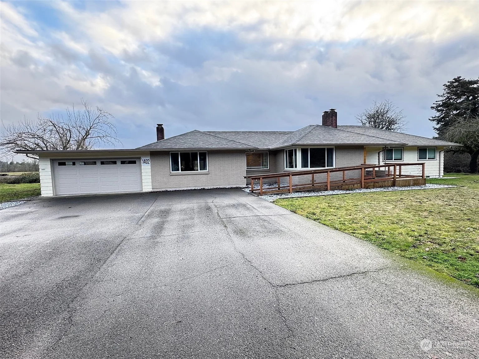 1402 W Reynolds Avenue photo 1