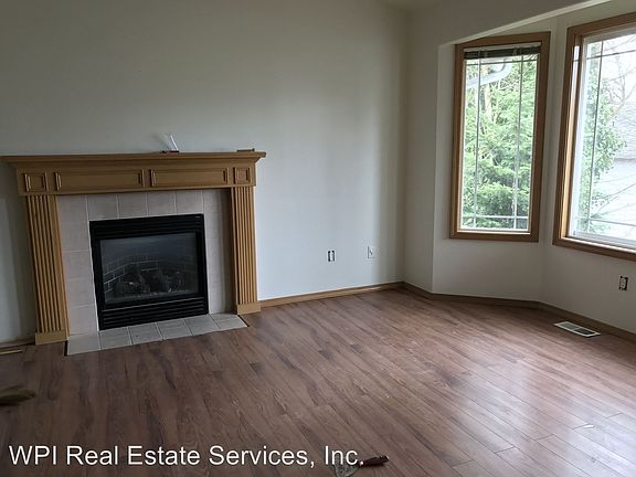 4th image of 4706 154th Pl SW