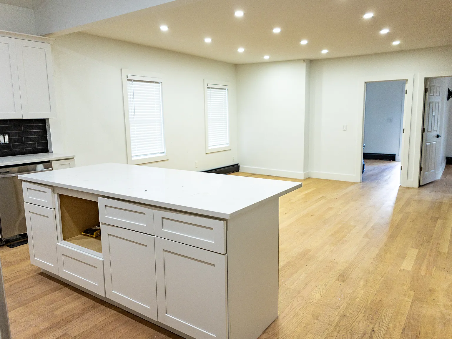 2 bed, 1000 sqft, $2,300 — Photo 4