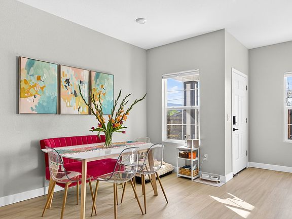 3rd image of 536 Autumn Breeze Cir