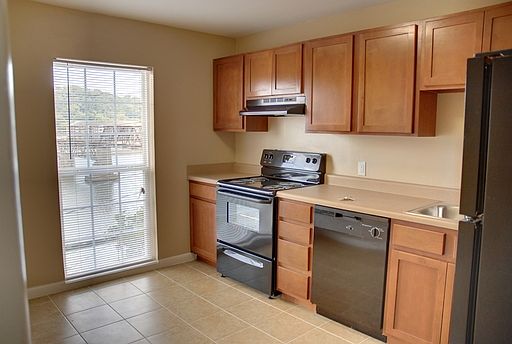 3rd image of 823 Front Ave APT 4