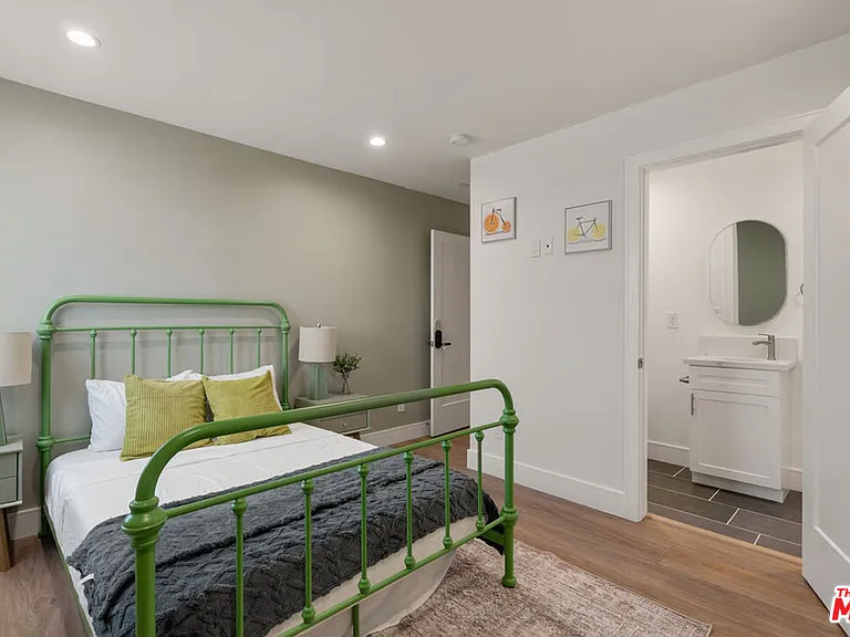 1341 N Mariposa Ave — Photo 63