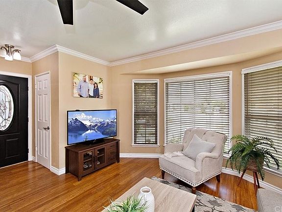 3rd image of 706 W Edna Pl