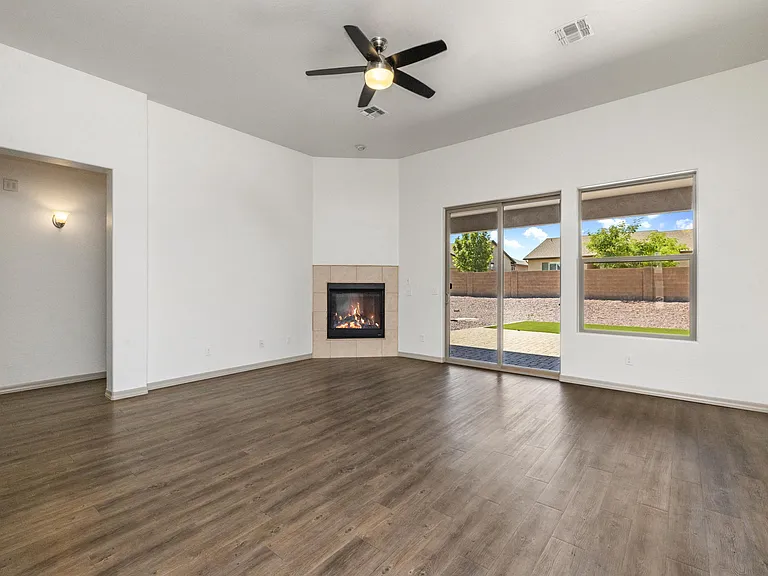 2547 Comet Loop — Photo 4