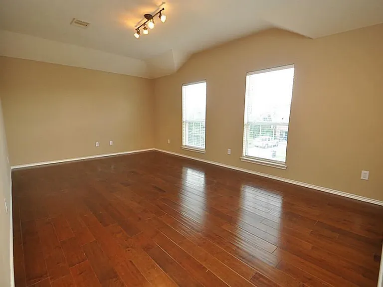 2931 Silver Landing Ln — Photo 13