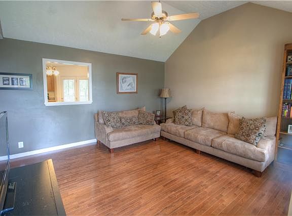 2nd image of 2422 Lismore Dr