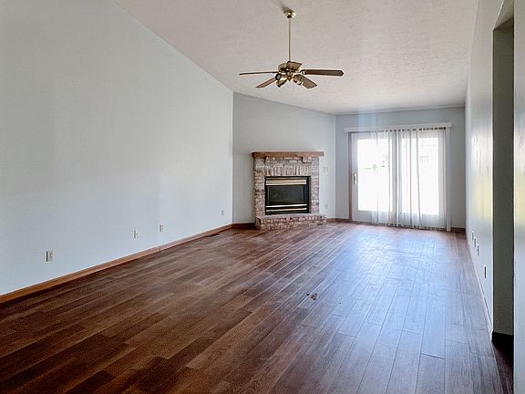 3rd image of 3527 Thornhill Cir W