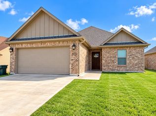 7725 Honeywood Trl, Port Arthur, TX 77642