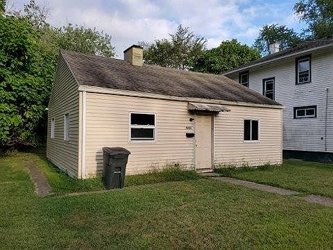 1st image of 1042 Huey St