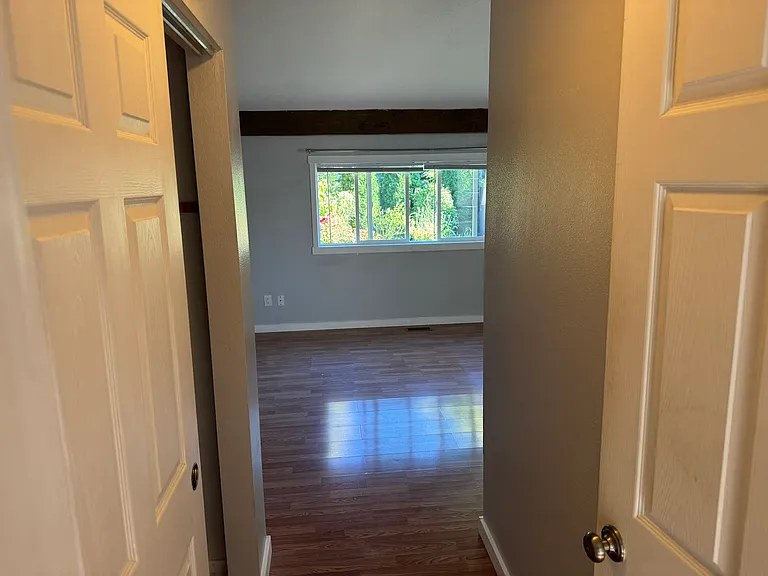 4218 NE Meadow Ln — Photo 2